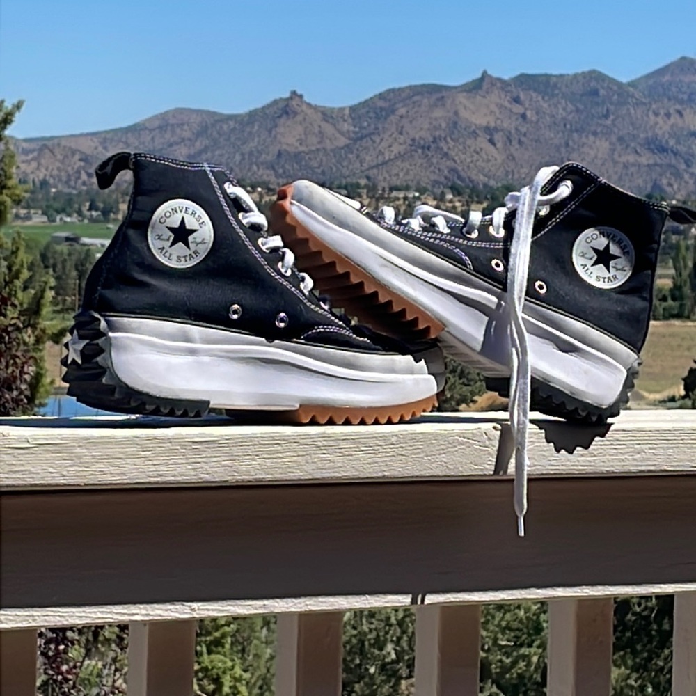 Converse Chuck Taylor platform All Stars. Like new. Men’s 9. No box. Unisex.